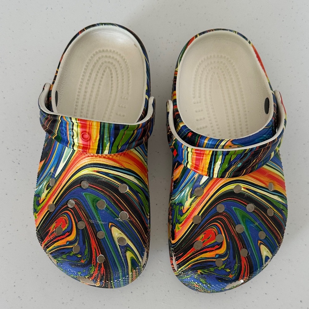 CROCS Kids Swirl Pattern